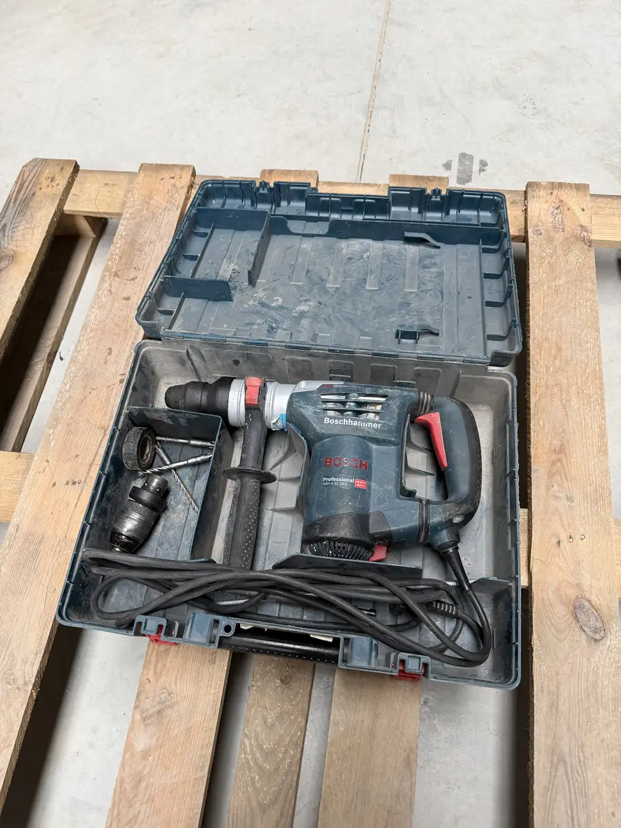 Bosch GBH 4-32 DFR z uchwytem SDS plus, przewodem i dodatkowym wyposażeniem