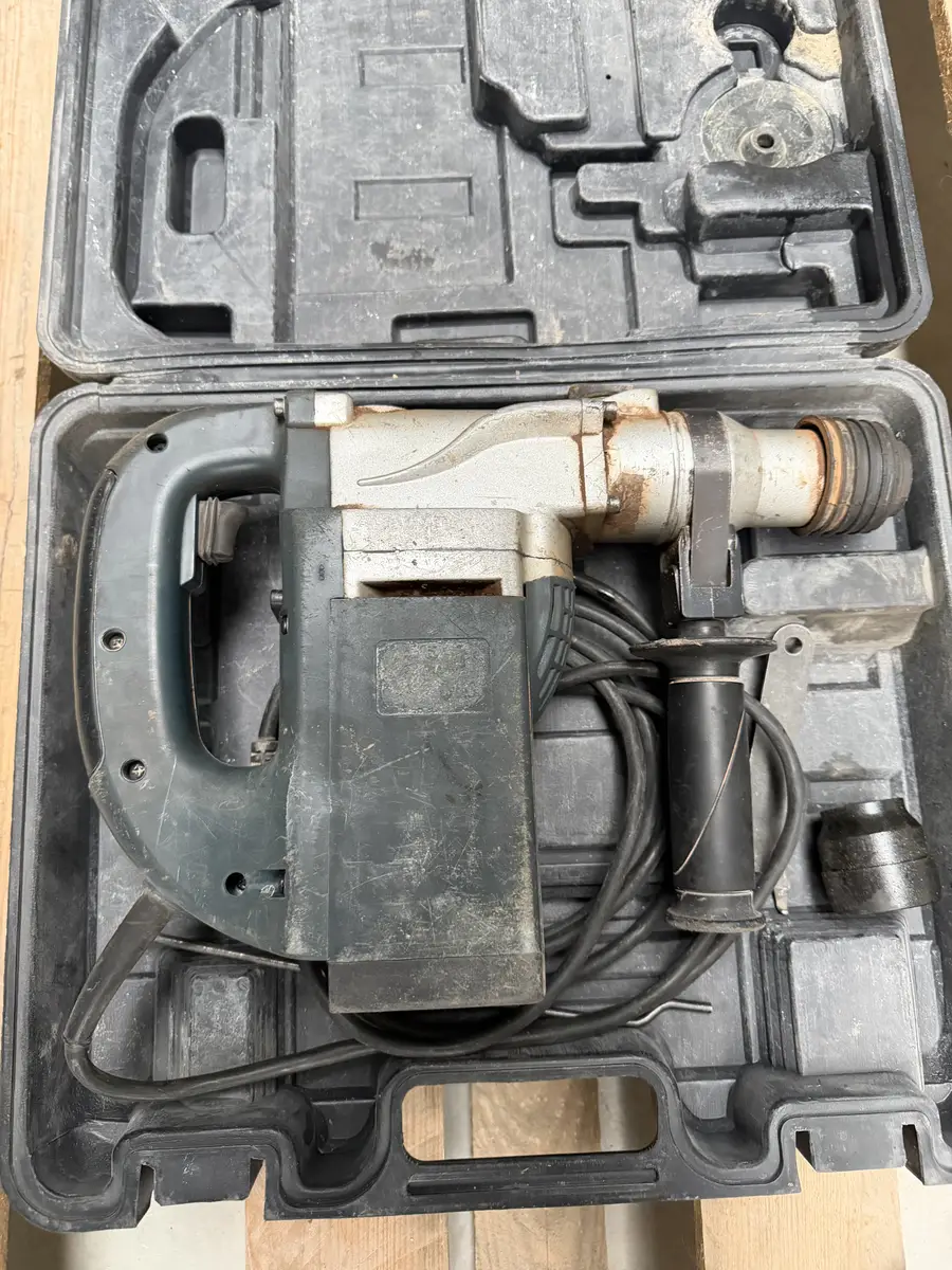 Ciężki młot Bosch GBH 5-40 DE z metalową obudową przekładni i uchwytem SDS-max