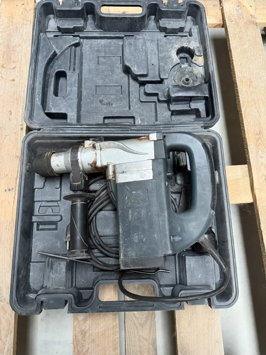 Bosch GBH 5-40 DE z dodatkową rękojeścią i przewodem zasilającym w walizce