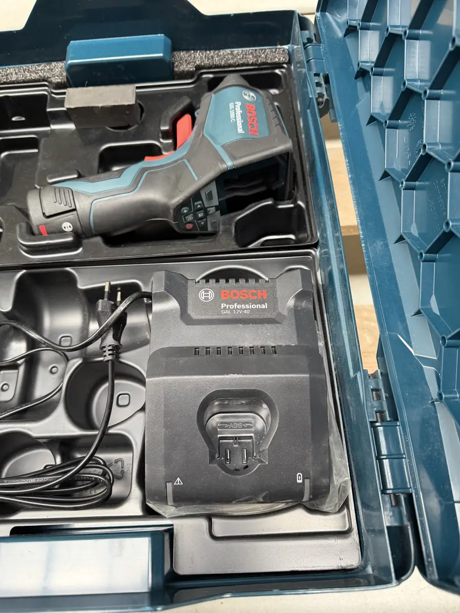 Ładowarka Bosch Professional GAL 12V-40 w zestawie GIS 1000 C