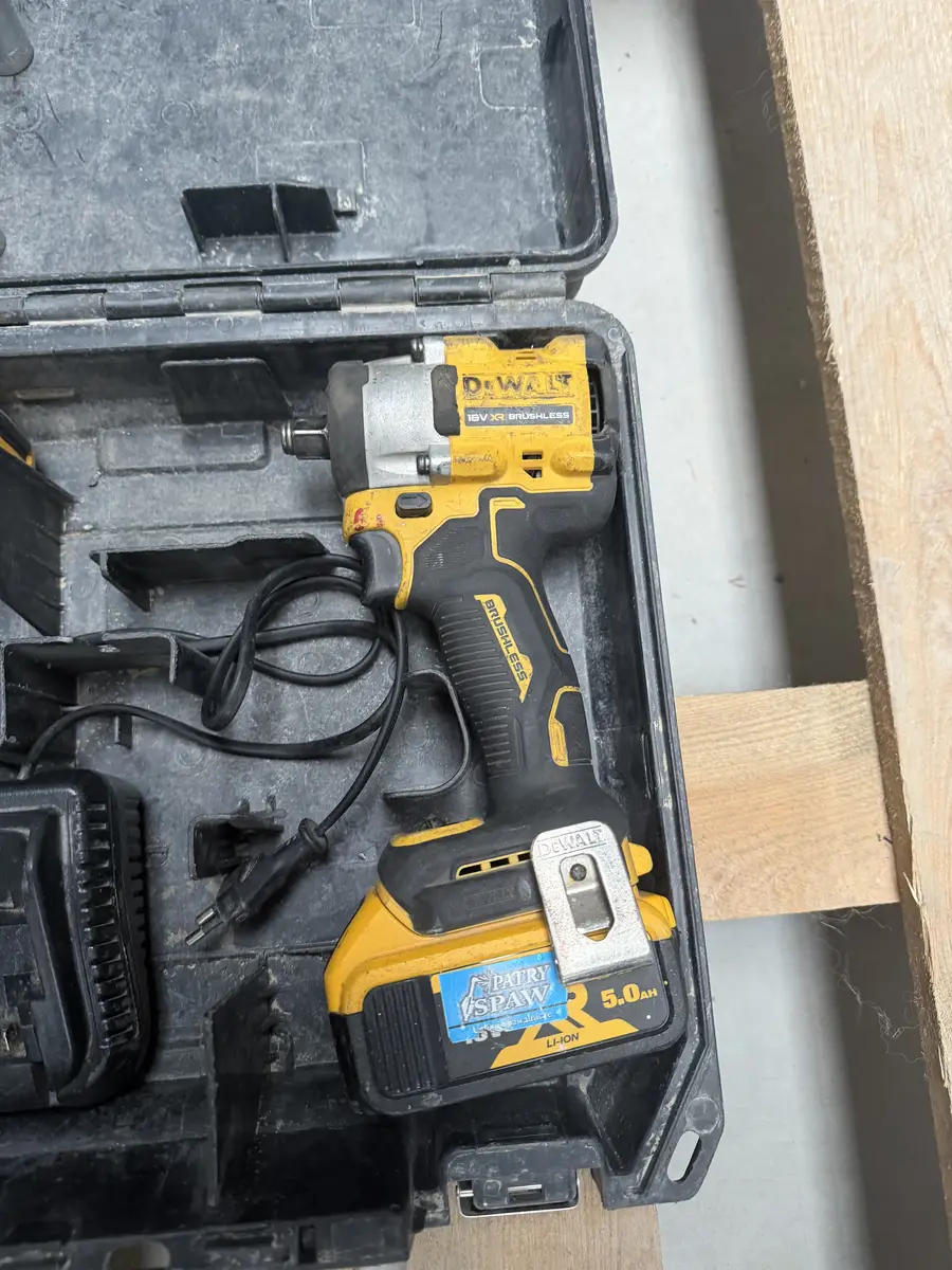 Bezszczotkowy klucz udarowy DeWalt DCF921 18 V XR