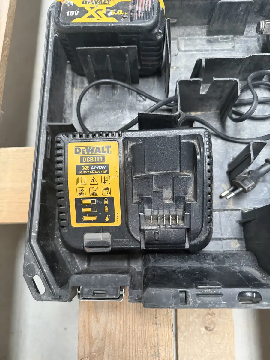 Ładowarka DeWalt DCB115 do akumulatorów XR Li-Ion