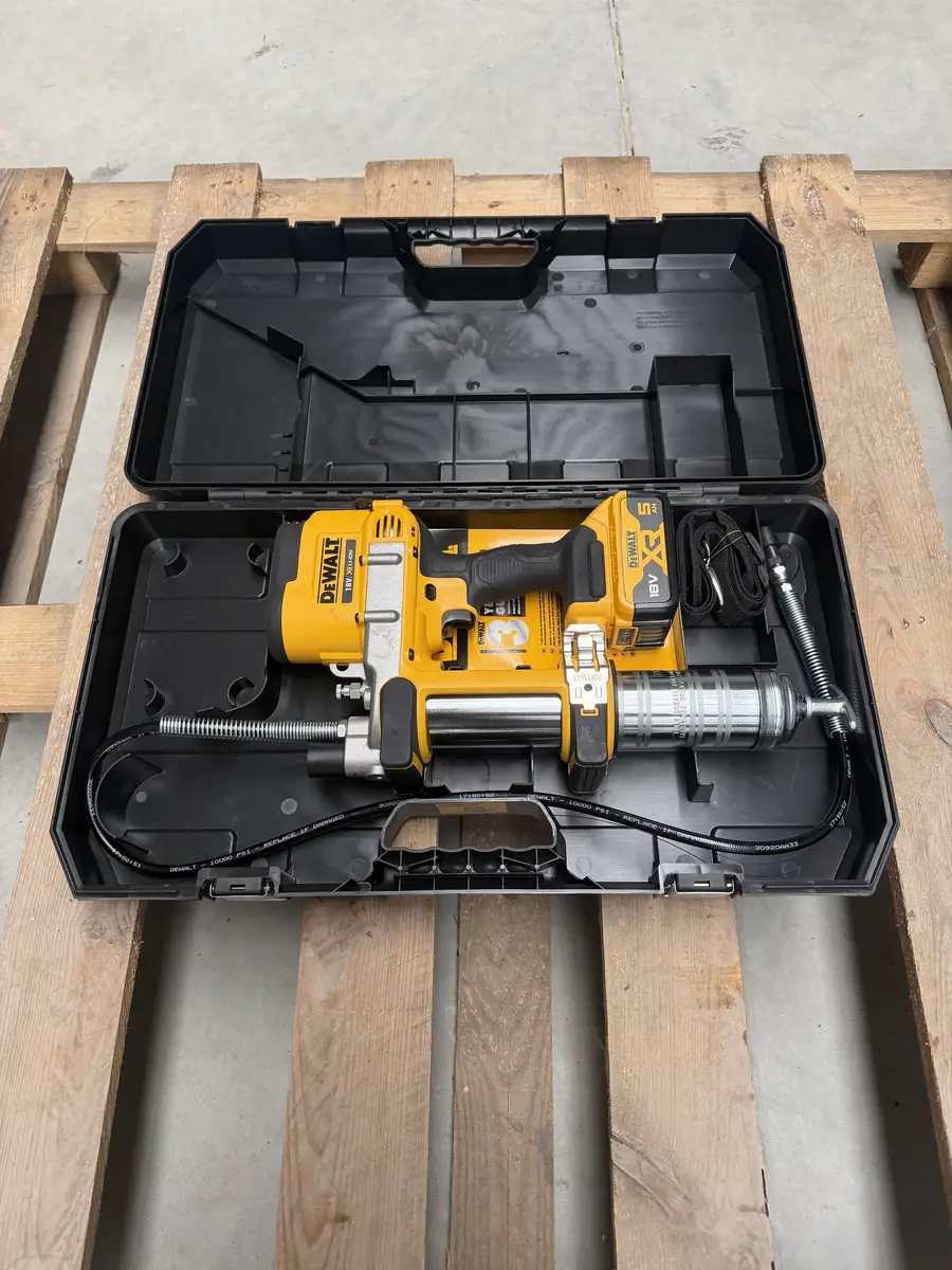 Smarownica akumulatorowa DeWalt DCGG571