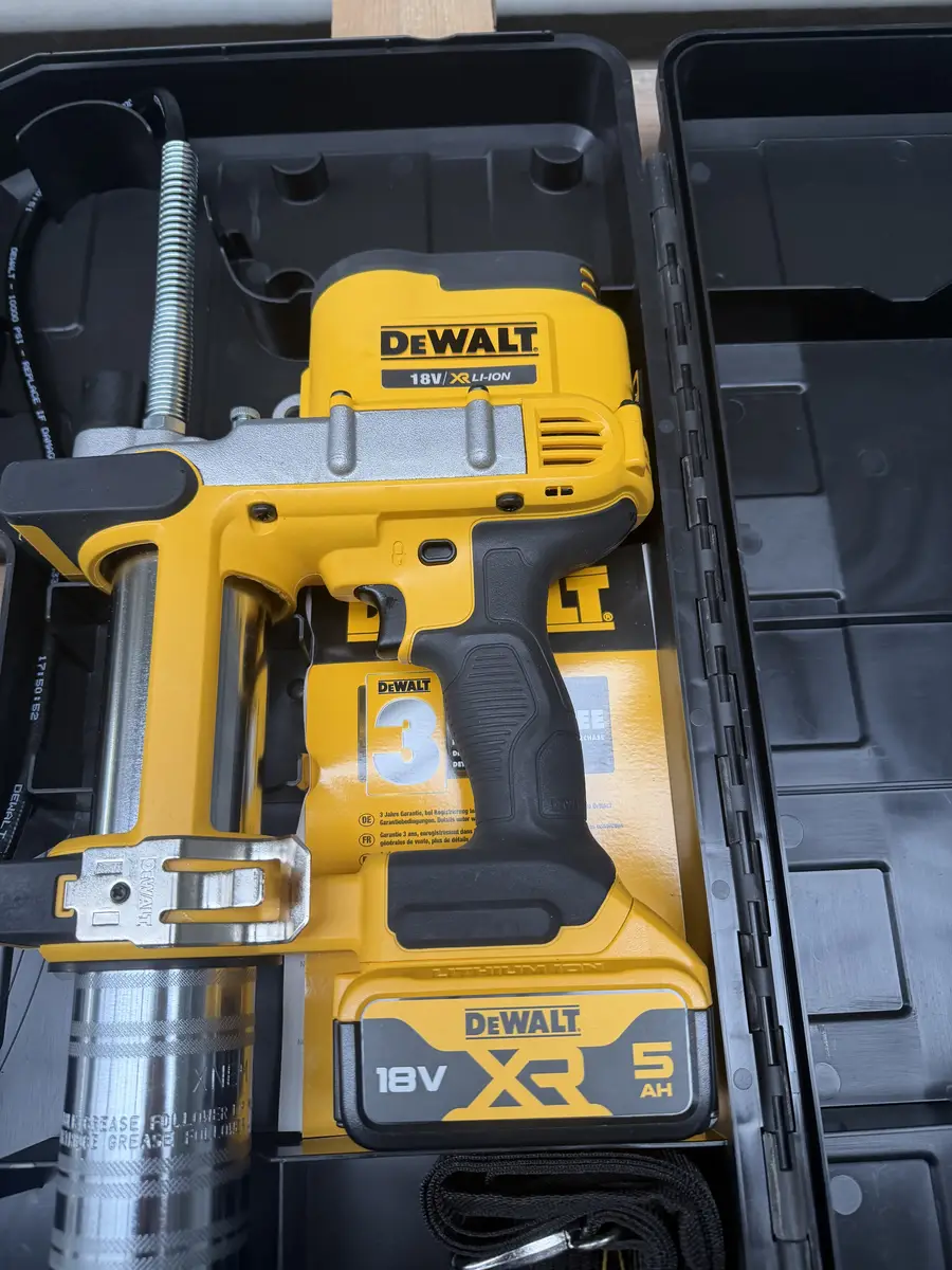 Rękojeść smarownicy DeWalt DCGG571 z akumulatorem XR 5,0 Ah