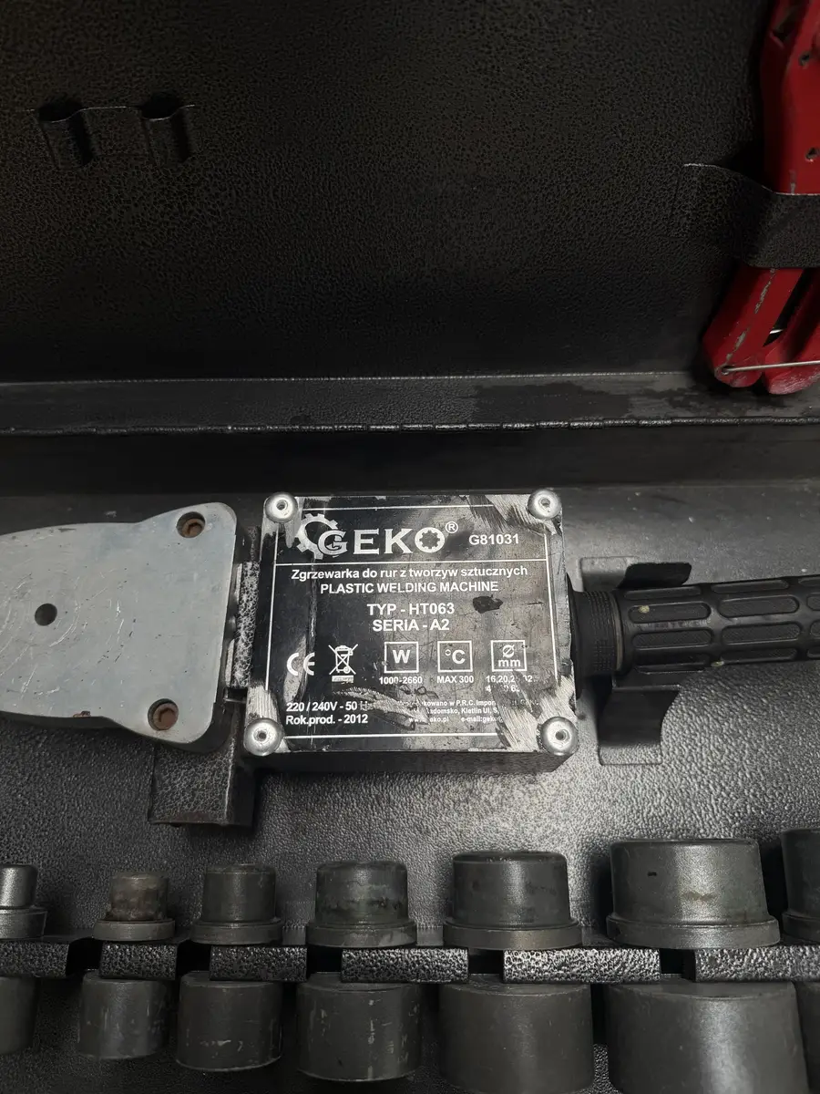 Tabliczka znamionowa zgrzewarki GEKO G81031 typ HT063 seria A2