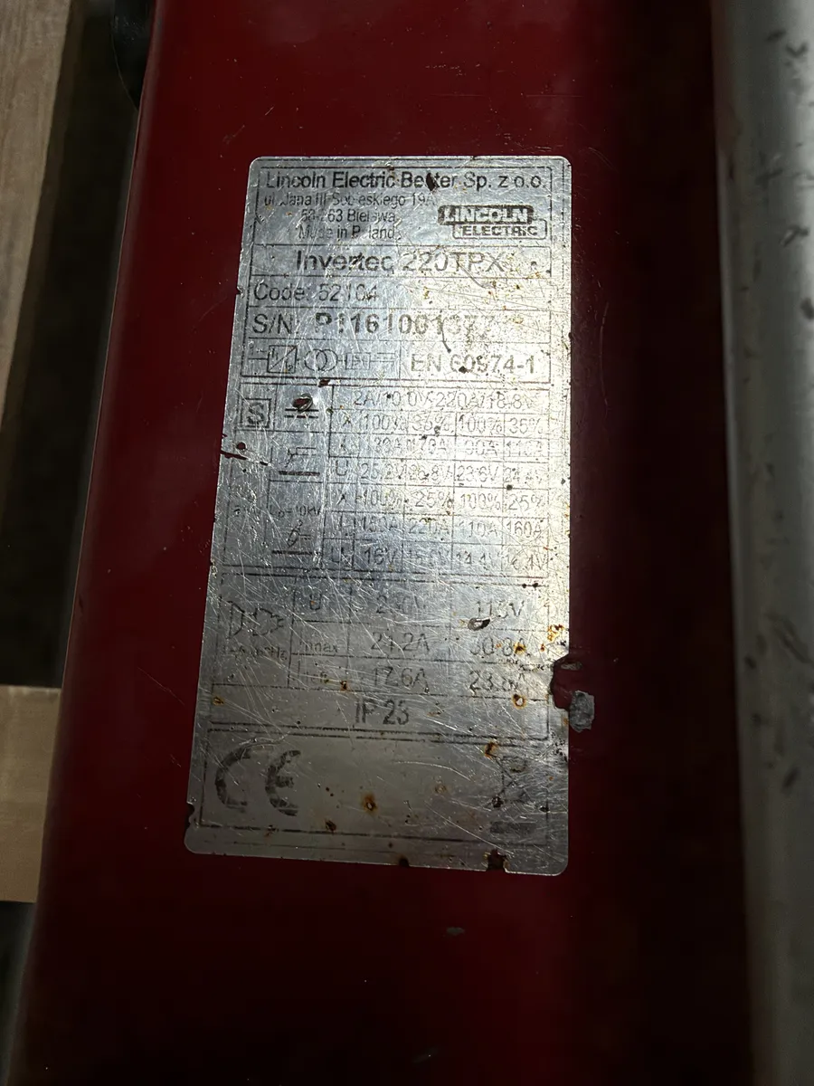 Tabliczka znamionowa spawarki Lincoln Electric Invertec 220TPX