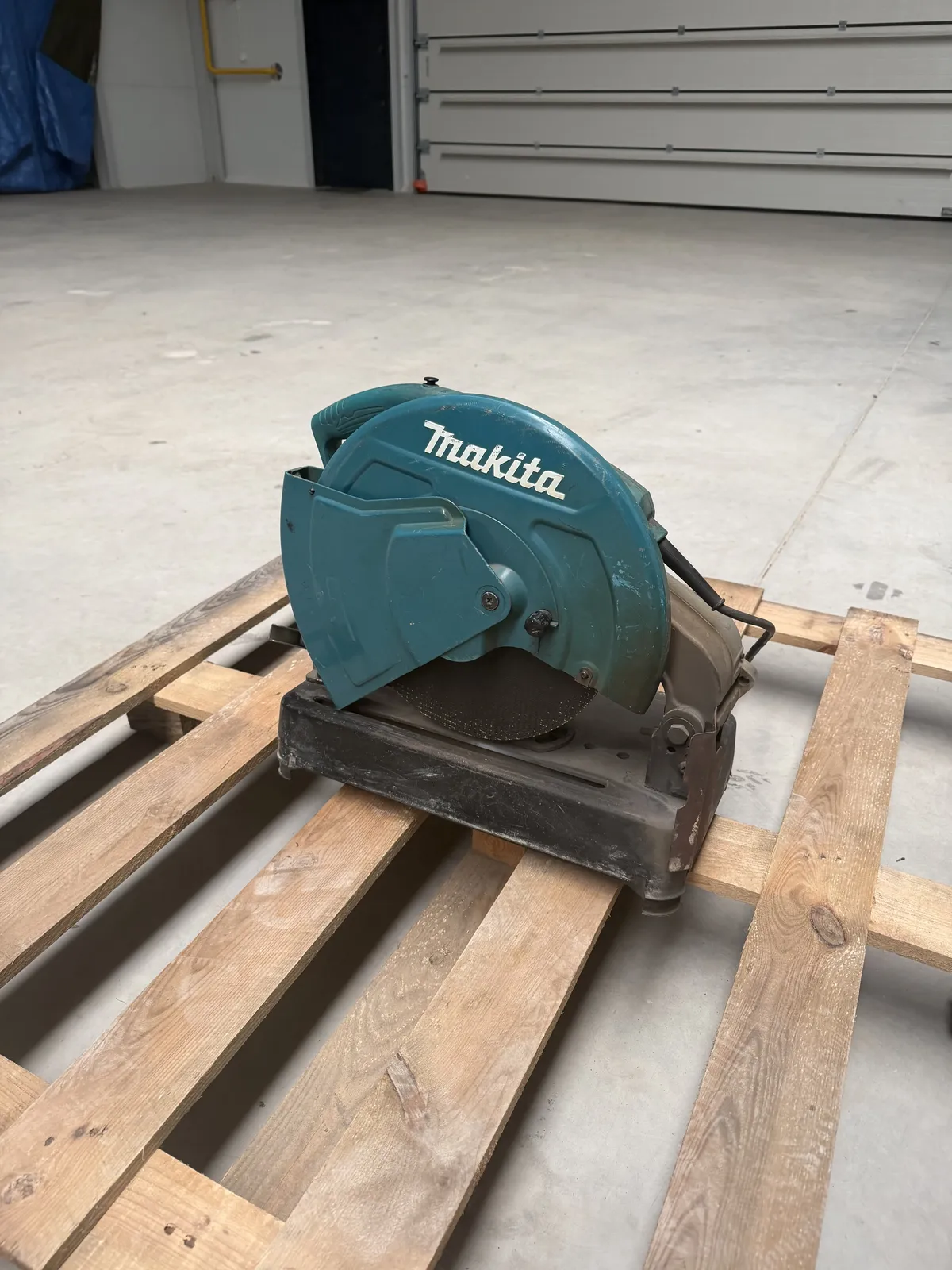 Przecinarka do metalu Makita 2414NB
