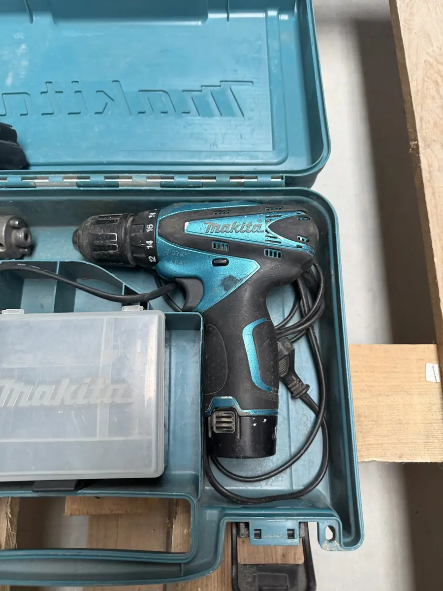Kompaktowa wiertarko-wkrętarka Makita DF330D 10,8 V