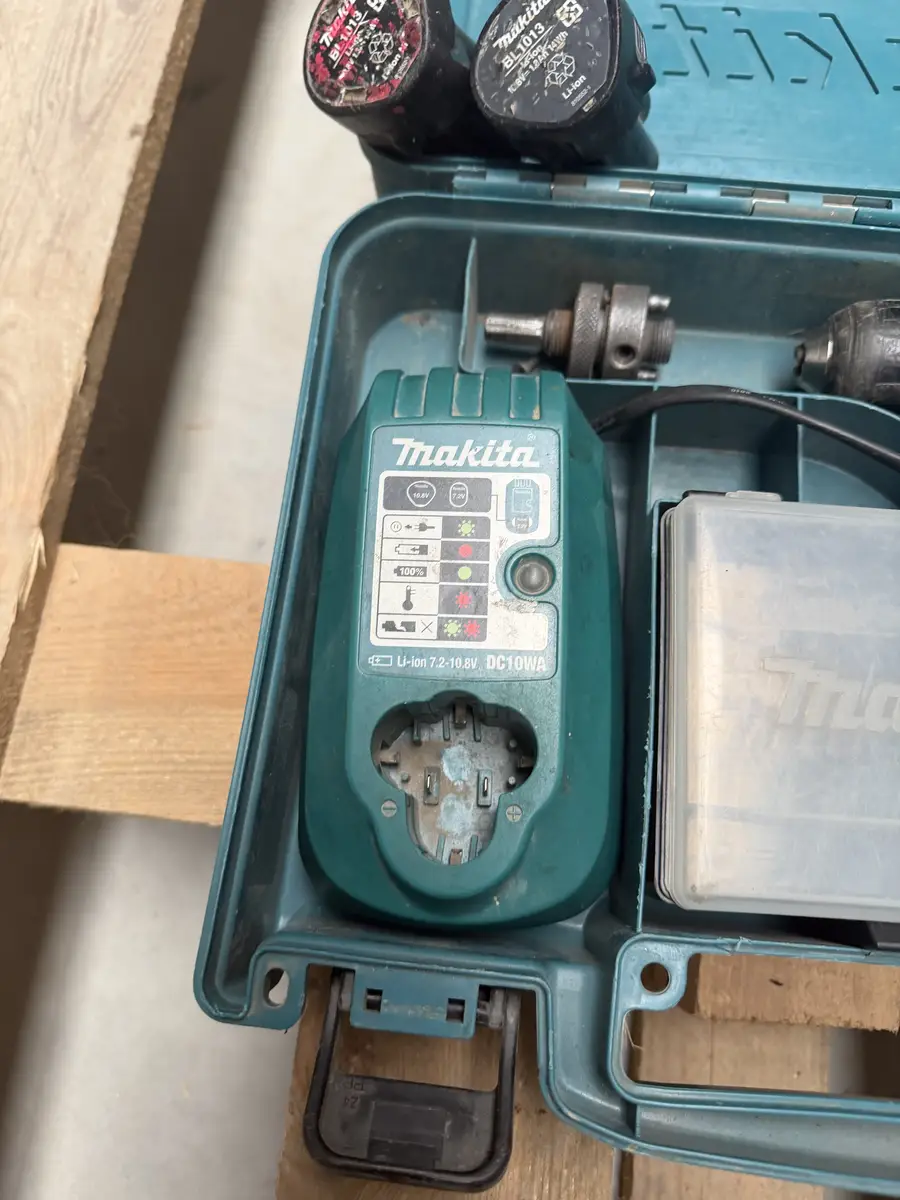 Ładowarka Makita DC10WA do akumulatorów 7,2-10,8 V