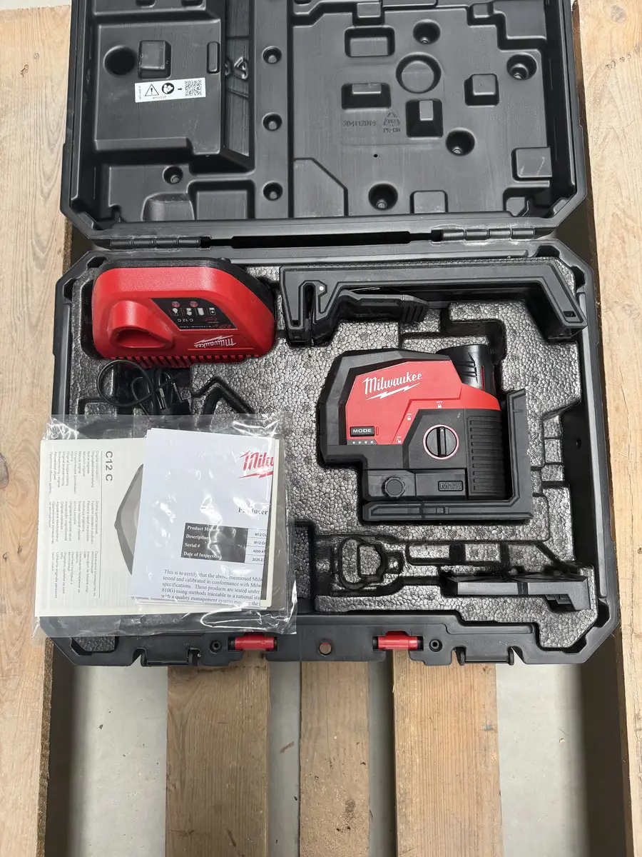 Laser krzyżowy Milwaukee M12 CLLP