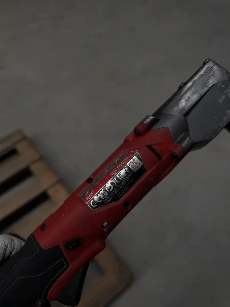 Tabliczka znamionowa klucza Milwaukee M12 FRAIWF12