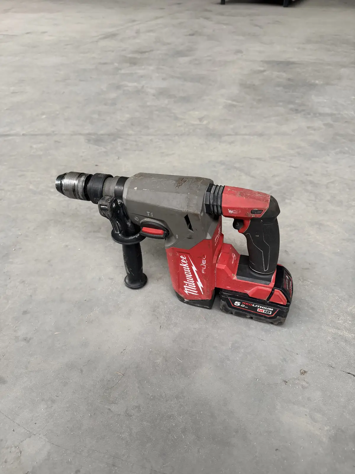 Akumulatorowa młotowiertarka Milwaukee M18 FHX FUEL SDS-Plus
