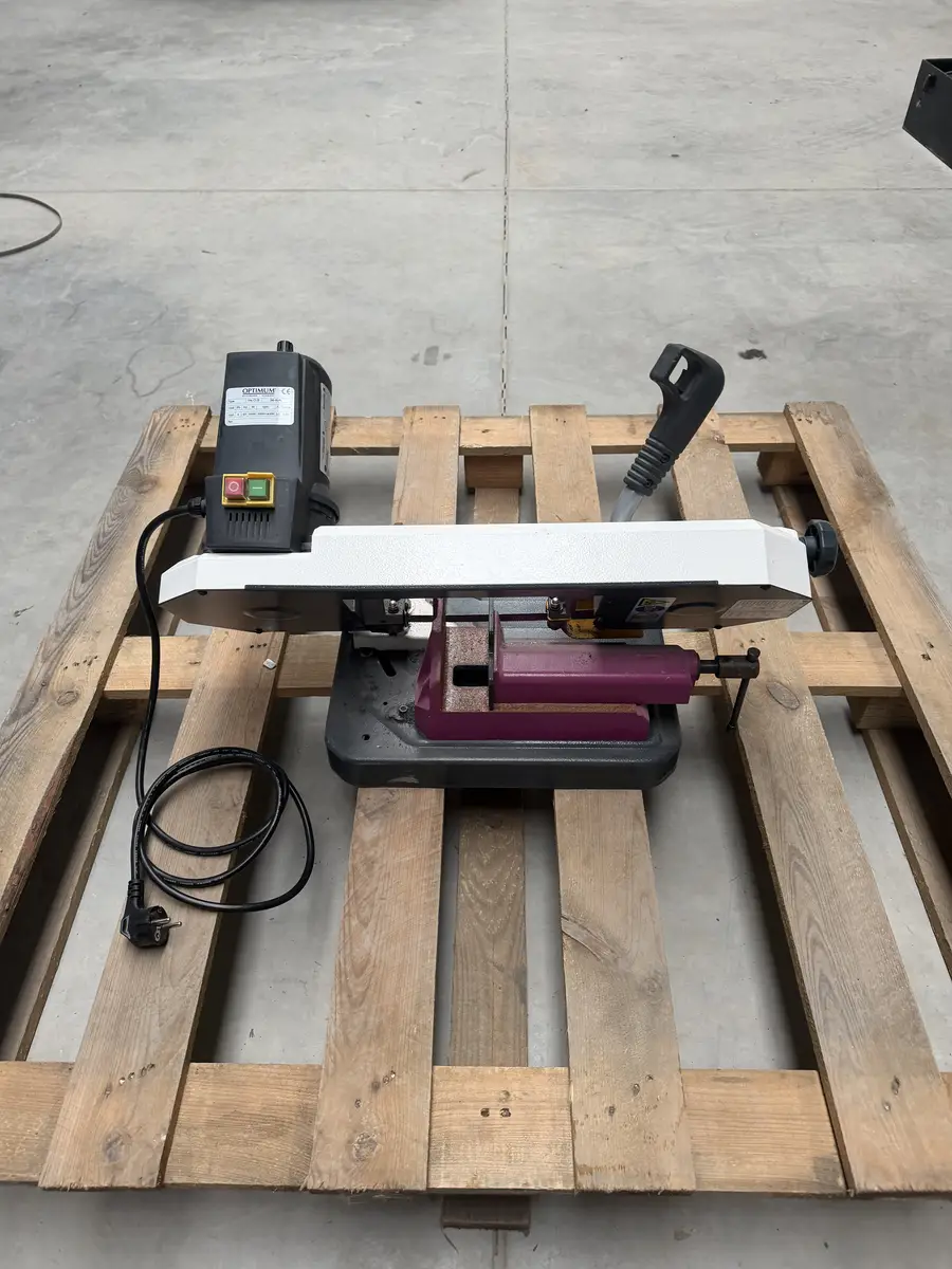 Przecinarka Optimum OPTIsaw S 131 GH z imadłem widziana od góry