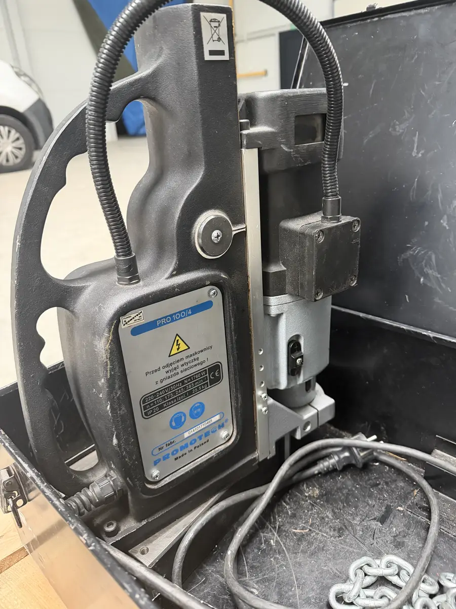 Kolumna i mechanizm posuwu wiertarki magnetycznej Promotech PRO 100/4