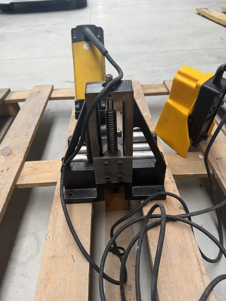Mechanizm liniowego posuwu przecinarki do rur REMS Cento