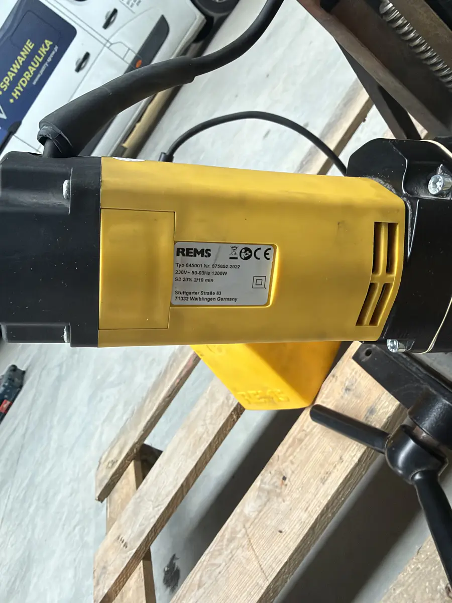 Tabliczka znamionowa silnika REMS Cento 230 V i 1200 W