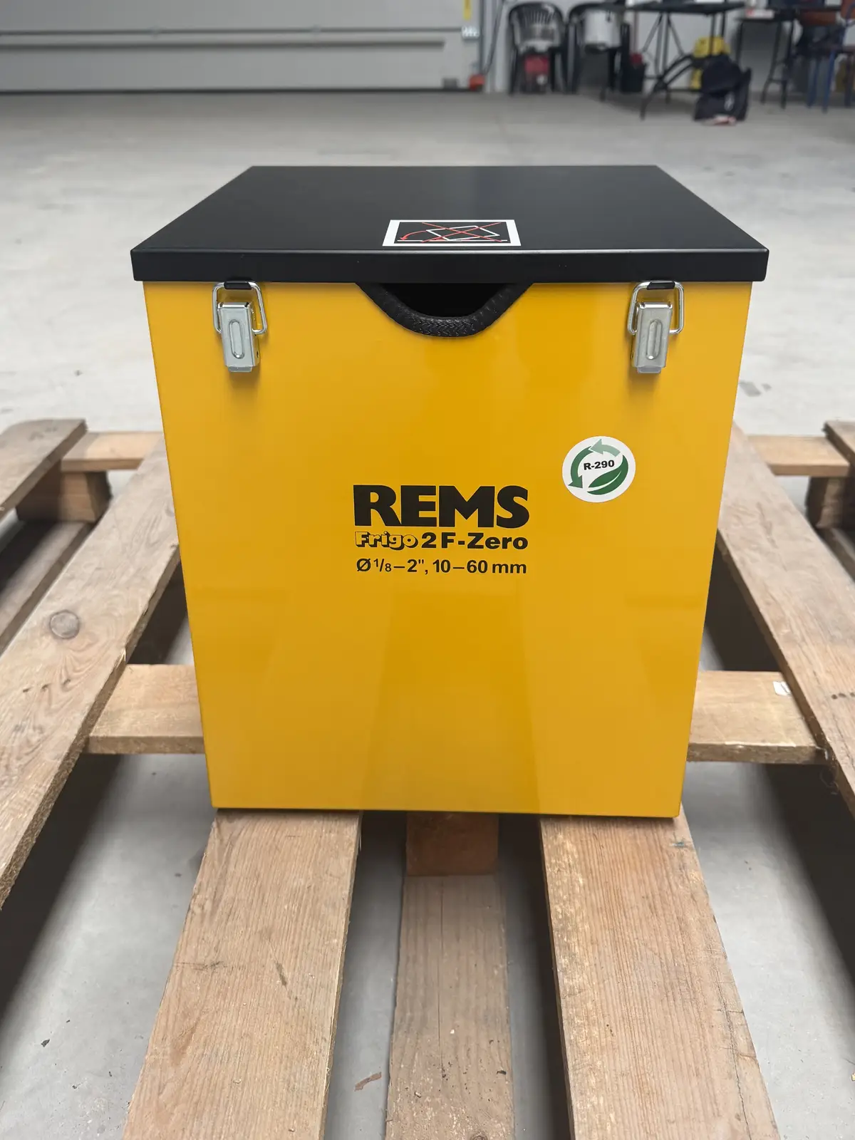 Zamknięta metalowa obudowa REMS Frigo 2 F-Zero do rur Ø10-60 mm