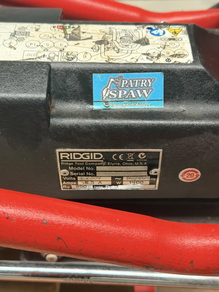 Tabliczka znamionowa napędu RIDGID 300 Power Drive 230 V i 1100 W