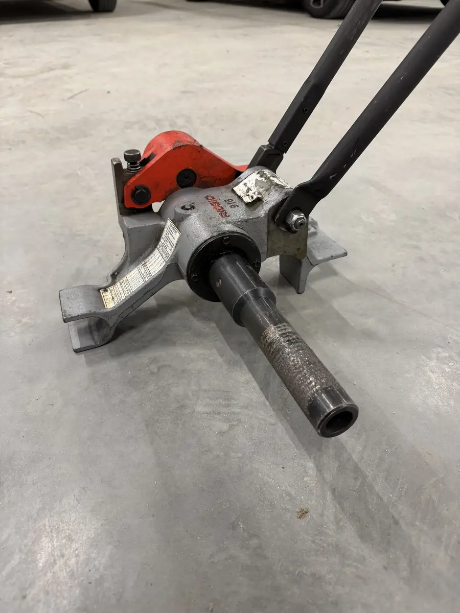 Wał napędowy i podstawa rowkarki rolkowej RIDGID 916