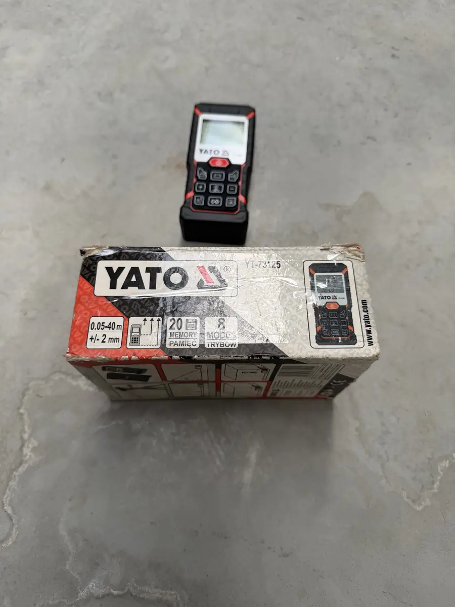 Dalmierz laserowy YATO YT-73125 i pudełko produktowe
