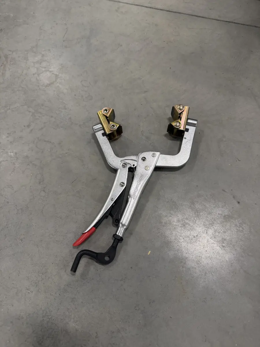 Zacisk do rur Strong Hand Tools PG114V ze szczękami V